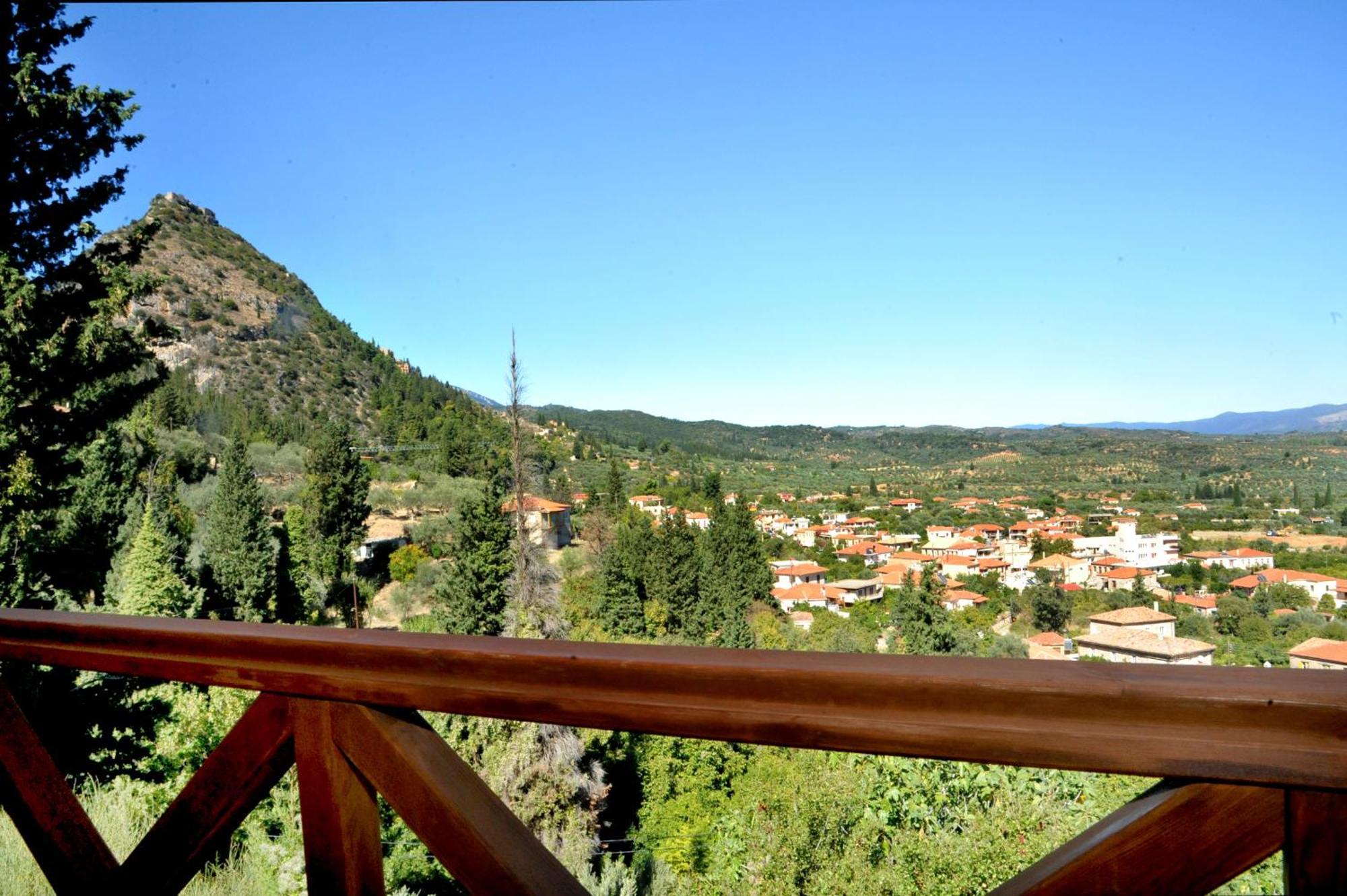 Elegant Stone Mansion In Historic Mystras Apartment Bagian luar foto