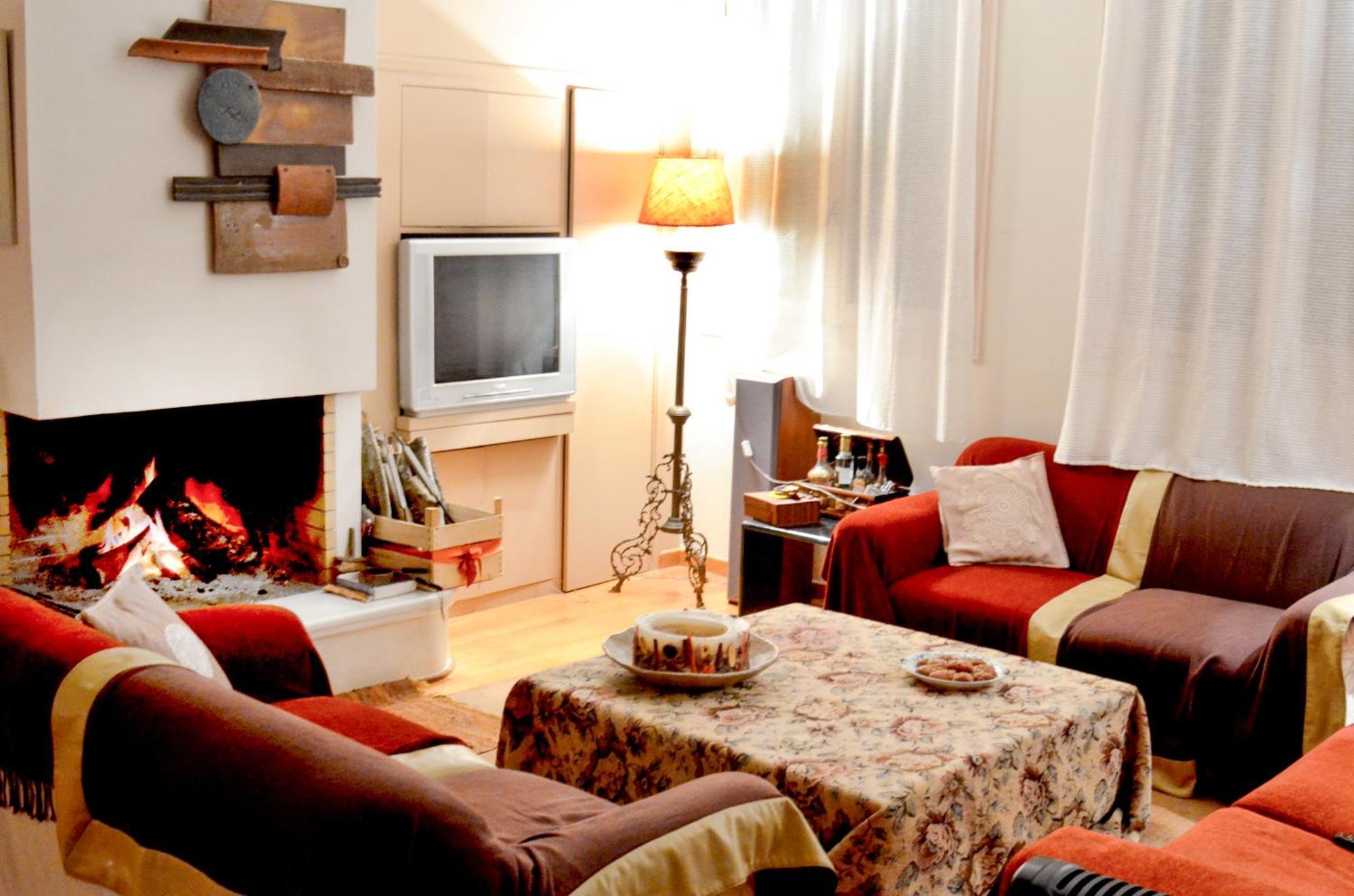 Elegant Stone Mansion In Historic Mystras Apartment Bagian luar foto